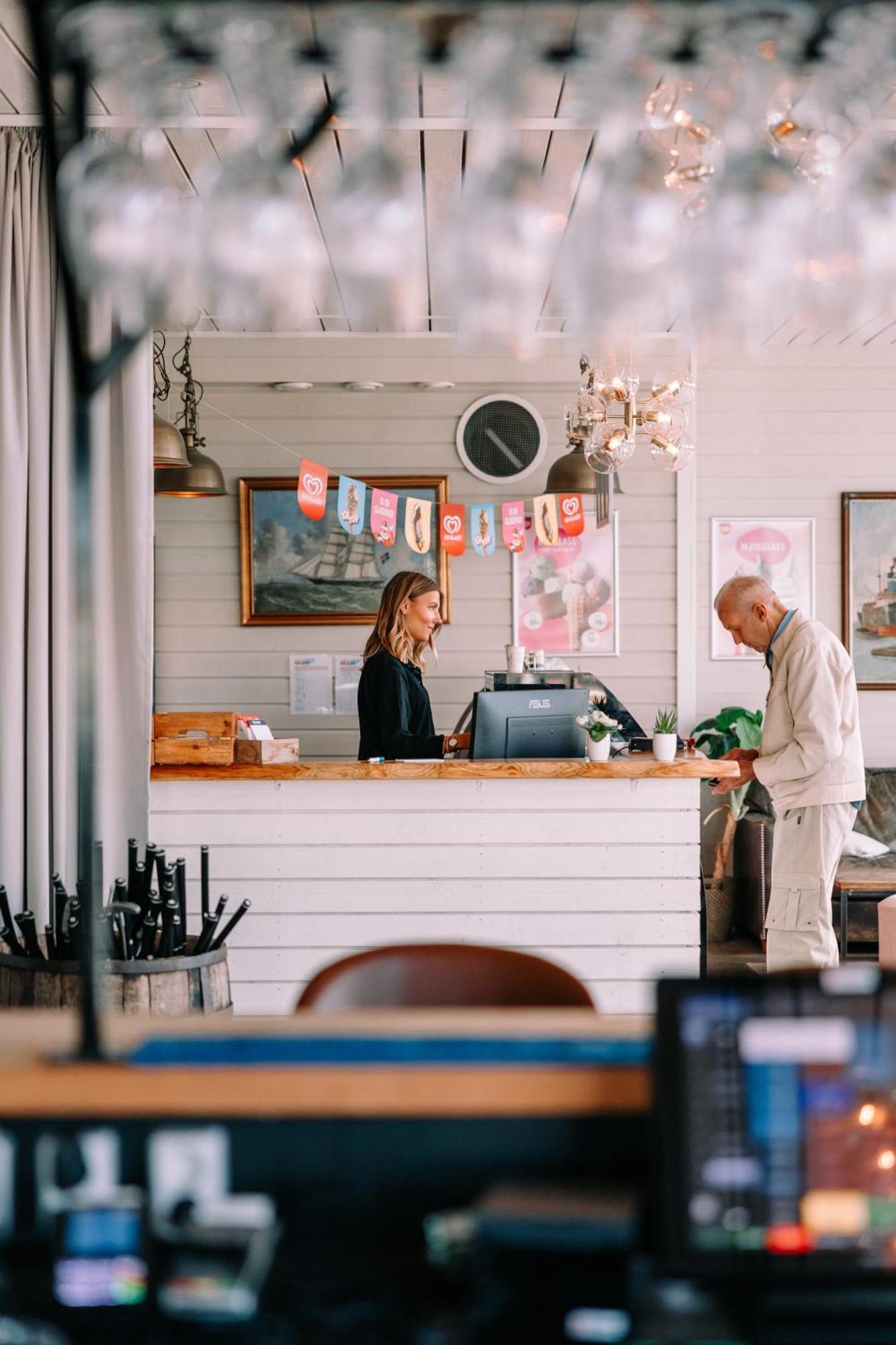 Badholmen Restaurang & Hotell أوسكارشامن المظهر الخارجي الصورة
